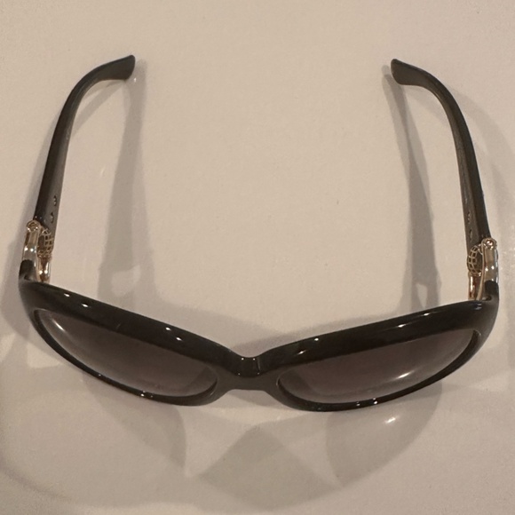 GUCCI Horsebit Black and Gold Sunglasses - Picture 7 of 8